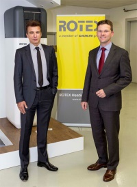 Dr. Franz Grammling (links) und Georg Blümel, beide Geschäftsführer der ROTEX Heating Systems GmbH, blicken zurück auf 40 Jahre <br />ROTEX Innovationen in der Heizungstechnik.<br /><br />Bildquelle: ROTEX Heating Systems GmbH