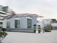 Sowohl im Innovations-Pavillon Niedersachsen (vorne links im Bild) und im German Energy Center & College (hinten rechts im Bild) sind zahlreiche, energieeffiziente Systemlösungen von REHAU zum Einsatz. Foto: REHAU<br />