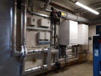 Die neue Heizungsanlage mit kaskadierter Gas-Brennwerttechnik und Regelung im Überblick.