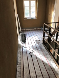 Im Obergeschoss des denkmalgeschützten Gebäudes kam.......