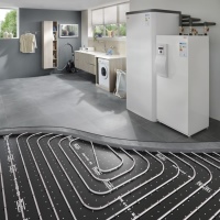 Alles aus einer Hand: Roth bietet Komplettlösungen aus Wärmepumpe, Wärmespeicher, Flächen-Heiz- und Kühlsystemen und Trinkwasserinstallation. Beratung, Planung, Montageservice und Aftersales-Service gehören mit zum Dienstleistungspaket. 