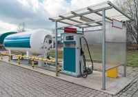 Nicht nur für den Verkehrsbereich, auch für die Beheizung von Wohn- und Gewerbebauten sowie in der Industrie ist Flüssiggas eine geeignete Alternative. Für den Transport in Gebäuden bietet Sanha vier Rohrleitungssysteme wie z. B. NiroSan Gas.<br />Bild: Sanha