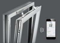 Verbindet eine edle Optik mit Raumkomfort und hervorragenden Verarbeitungseigenschaften: der völlig verdeckt liegende Dreh-Kipp-Verriegelungsantrieb DRIVE axxent DK von SIEGENIA. <br />Bild: SIEGENIA