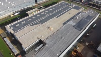 In den Niederlanden entsteht aktuell die größte Glas-Glas-Photovoltaik-Dachanlage Europas - Bild: Naber Plastics 