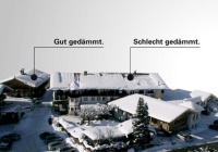 Gerade am Dach offenbaren sich im Winter schlecht gedämmte Häuser. Foto: Steinbacher Dämmstoffe