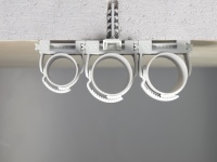 Der FC Flexi-Clip wird einfach mit dem ESD Euro-Steckdübel verbunden und per Daumendruck in die Bohrung gesteckt. Die Clips lassen sich problemlos aneinander reihen und eignen sich für die Montage auf Beton, Gipskarton oder Ziegelwerk – gänzlich ohne weiteres Werkzeug. 