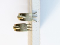 Der C-Fix 32 und C-Fix 40 eignen sich für die Befestigung von Rohren auf der Innenseite von Gipskartonwänden.<br />Bild: Schnabl Stecktechnik