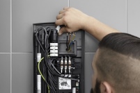 Der Durchlauferhitzer kommt nun an die Wand und wird.......