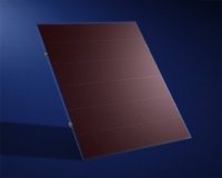 Schüco MPE 90 AL 01 aus der Schüco AL Serie. Die amorphen Dünnschichtlaminate der AL Serie ermöglichen durch effektive Lichtausnutzung und ihre geringe Abhängigkeit von der Außentemperatur höchste spezifische Anlagenerträge pro installierte kWp Anlagenleistung. Foto: Schüco