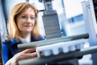 Bei Schütz hat die Qualitätssicherung einen besonderen Stellenwert – alle Flächenheizsysteme durchlaufen schon in der Fertigung umfangreiche Prüfungen. Die Produktproben werden zudem im eigenen Labor geprüft. Mehr dazu in der neuen Schütz Broschüre für Flächenheizsysteme. 