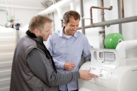 Eine Investition in die Ölheizung ist nach wie vor eine sinnvolle, nachhaltige, energieeffiziente und technisch moderne Lösung für die Beheizung der heimischen vier Wände. Weitere Informationen finden Sie gerne beim IWO (Institut für Wärme und Öltechnik) unter <a href="http://www.zukunftsheizen.de/"target=_blank">www.zukunftsheizen.de</a>. <br />Bild: Bundesverband Lagerbehälter e.V