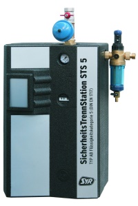 Die SYR SicherheitsTrennStation STS 5 schützt Trinkwasser vor Nichttrinkwasser nach DIN EN 1717 bis einschließlich Flüssig-keitskategorie 5. <br />Bild: SYR Hans Sasserath GmbH & Co. KG