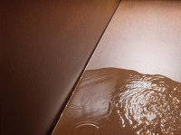 Das Wasser läuft in einen kaum sichtbaren Schlitz.<br />Bilder: poresta systems