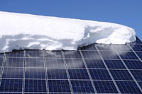 Solarmodul unter Schneelast Bild: Benshot/AdobeStoc.......
