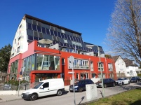 Solarthermie-Anlage auf einem Wohn- und GeschäftshausBild:.......