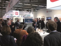 Gut besuchter Messestand: Die Neuheiten aus den unterschiedlichen Kompetenzbereichen, die Taconova in diesem Jahr vorstellte, fanden großen Anklang bei den zahlreichen Besuchern. <br />Bild: Taconova