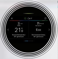 Gewohnte Bedienung in neuem Design: Installateure und Kunden profitieren von dem verbesserten Bedienfeld UI 800, das erstmals mit einem 5,0“ Farb-Touch-Display ausgestattet ist.<br />Bilder: Bosch Thermotechnik
