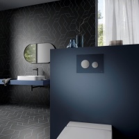 Farbe ist Trend: TECE erweitert das TECEloop-Sortiment mit drei neuen Glasblenden – hier in Abendblau.