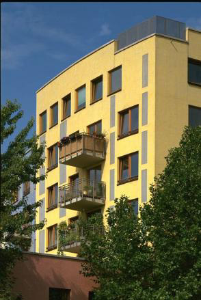 „Solare Wandheizung“ in der Fassade.Foto: Fachverband...