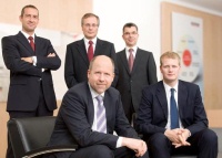 Techems Führungsmannschaft: Obere Reihe (von links): Ulrich Fischer, Dr. Rolf Weber, Peter Metz, unten: Hans-Lothar Schäfer, Steffen Bätjer. Foto: Techem