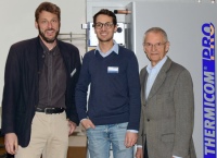 Stephan Eisenbeiß (li) und Gesellschafter Gerhard Kuhn (re) heißen Sebastian Sperner als neuen Geschäftsführer der Thermicom GmbH herzlich willkommen.<br />Bild: Thermicom
