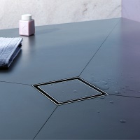 <b>Dezente Optik:</b> Mit dem befliesbaren Ablauf TistoStone von Dallmer wird die Dusche zum Spa-Boden.