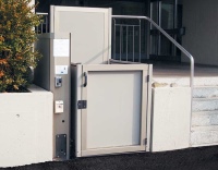 Hublift OPAL – für Hubhöhen bis 3 Meter.<br />Bilder: Garaventa Lift