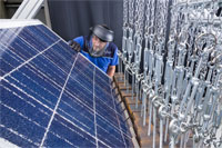 Wie auf dem Schrägdach: Belastungsprüfung für Photovoltaik-Module.......