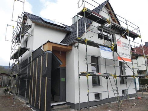 Siedlungshaus während der Sanierung. Bild: proKlima...