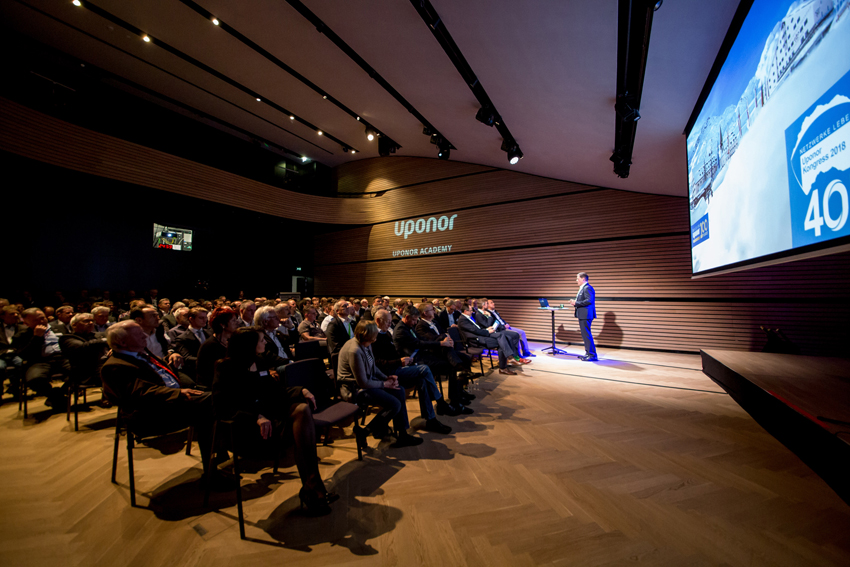 Kongressleiter und Uponor Vice President Sales & Marketing...