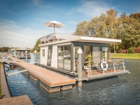 Die Hausboote werden über drei 250 m lange Stege erschlossen.<br />Bild: Harry Zier<br />
