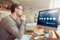 In den Online-Schulungen zeigt Uponor Fachplanern eine technische Lösung für die Konzeption von Trinkwasseranlagen für Mehrfamilienhäuser. <br />Bild: Uponor<br />