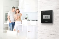 Durch die Smart-Home-Anbindung sorgt Uponor Pulse für mehr Wohnkomfort und Energieeffizienz.<br />Bilder: Uponor