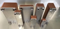 Signifikantes Merkmal der EXEL-Serie ist der über das Plattenpaket hochgezogene Rand der Stutzenplatte.<br />Bild: VAU Thermotech