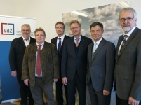 V.l.n.r.: Friedrich Budde (ZVSHK), Guido Eichel (AdK),.......