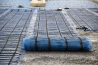 Die AEG Freiflächenheizmatten gibt es für die Verlegung unter Gussasphalt oder als Variante für die Verlegung in Beton, Sandbett, Estrich.<br />