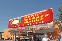 „… Und wir kriegen sie doch alle irgendwann!“ – und sei es, weil der eine (oder andere?) Hersteller durch leichte „Verflachungen“ des etablierten Vertriebswegs möglicherweise die 3-stufigen Umsätze do-it-yourself etwas hinterfüttert. (Foto: OBI; Montage: Martin)