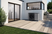 Angenehme Wärme im Winter und sanfte Kühlung im Sommer über die Fußbodenheizung. Der Nachbar bekommt von alledem nichts mit. Denn die CHA-Monoblock (hier als kompakte Haustechnikzentrale (Wärmepumpencenter CHC-Monoblock und zentrale Wohnraumlüftung CWL-T-30) abgebildet) ist extrem leise.<br />Bild: WOLF GmbH / Group, Mainburg