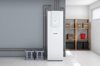 Beste Effizienz mit der invertergeregelten Erdreich-Wärmepumpe WPE-I Premium im Einfamilienhaus - hier die Kompaktversion inklusive 180-Liter-Warmwasserspeicher.<br />Bilder: STIEBEL ELTRON