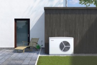 Cool bleiben trotz heißer Außentemperaturen: mit entsprechenden Wärmepumpen-Heizungsanlagen, die auch kühlen können – wir hier der WPL A von STIEBEL ELTRON – kein Problem.<br />Bild: STIEBEL ELTRON