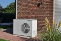 Wer auf seine Wärmepumpe wie zum Beispiel die WPL 25 vom Stiebel Eltron setzt, reduziert seinen CO2-Ausstoß um rund 2,5 Tonnen pro Jahr.<br />Bild: Stiebel Eltron