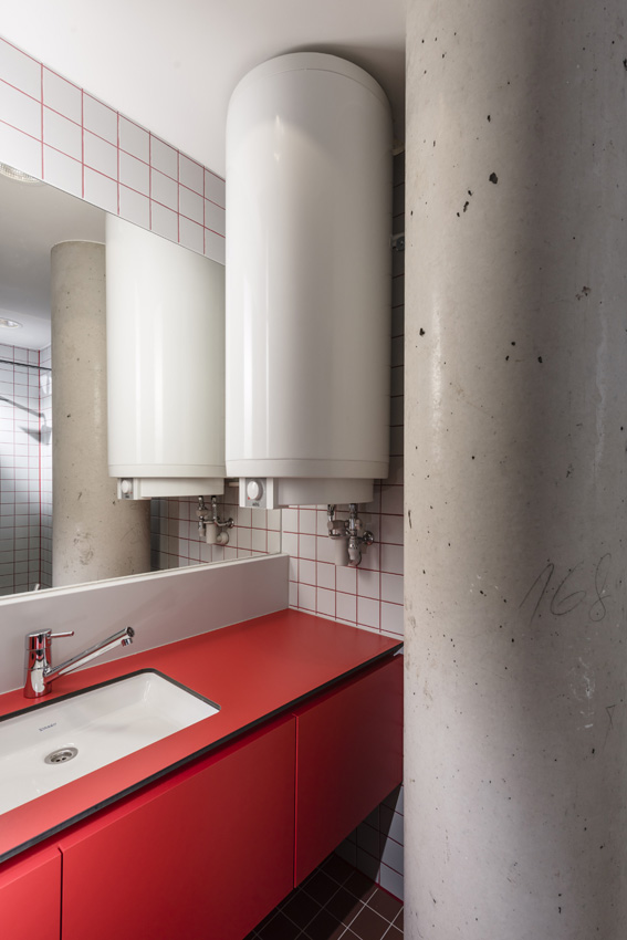 Der AEG Wandspeicher DEM easy steht mit einem Fassungsvolumen...