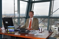 Strahlende Aussichten trotz trübem Wetter: Gerhard Böttle, Segmentleiter SHK und Niederlassungsleiter Fellbach, freut sich mit dem ehemaligen <br />Laing-Team über die neuen, größeren Räumlichkeiten. Bild: Xylem