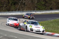 Die Gewinner erwartet ein rasantes Event am Nürburgring inklusive Co-Pilotfahrten über die legendäre Nordschleife.