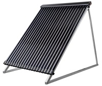 Intelligente Alternative zum Flachkollektor: Die verbesserten Vakuumröhrenkollektoren ZX von ZEWOTHERM, aufgeständert mit bestem Windverhalten.