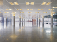 Höchste Energieeffizienz an der Decke: Auch in weitläufigen Hallenbereichen garantiert Zehnder Carboline eine schnelle und gleichmäßige Wärmeverteilung.<br />Foto: Zehnder GmbH, Lahr