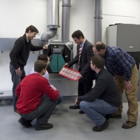 Schulungen von Profis für Profis: In kostenlosen Seminaren vermitteln langjährig erfahrene Experten den Zehnder Partnern im Fachhandwerk alles Wissenswerte zu üftungstechnik, Kundenberatung und Verkauf.