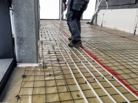 Die unterschiedlichen Mattenraster ermöglichen die optimale Anpassung der Heizrohrabstände an den Wärmebedarf. <br />Bild: Bayerische Zugspitzbahn Bergbahn AG <br />