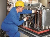BHKW können effizient Strom und Wärme versorgen, sind.......