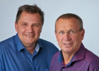 Die beiden WWO-Geschäftsführer Mario Filippelli (links) und Dirk Bethge freuen sich, ihr Wasser-Wissen an die Kunden weitergeben zu können.<br />Bild: Grünbeck